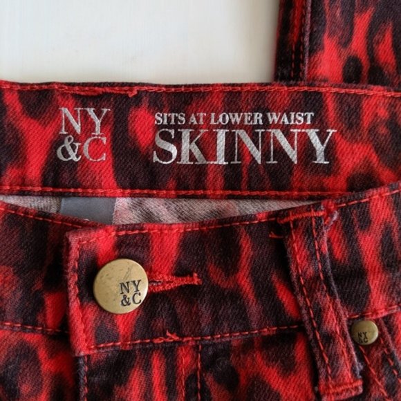 New York & Company Red Leopard Skinny Pants - Size 2 - Picture 5 of 5